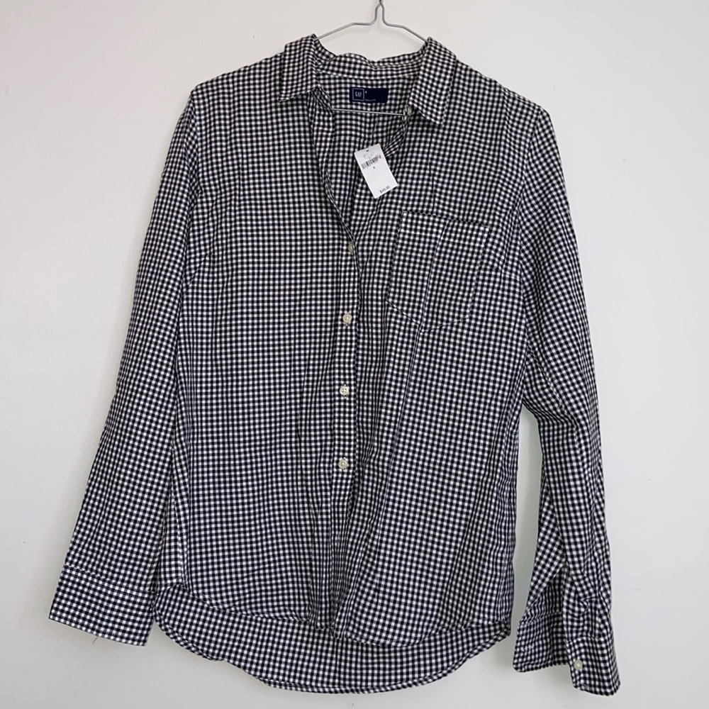 GAP black and white shirt